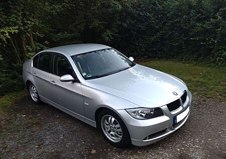 BMW 325i 325 Automatik - 1. Hand - Silber Metallic