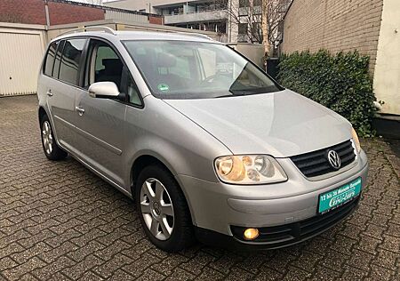 VW Touran Volkswagen Highline, mit NAVI, AHK, KLIMA