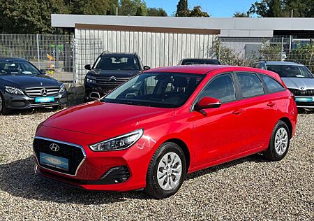 Hyundai i30 1.4 cw Pure AHK Klima USB 1 Hand