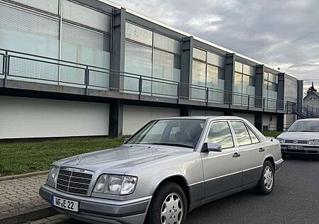 Mercedes-Benz E 220 Mercedes Benz E220 w124 Automatik (klima)