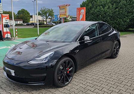 Tesla Model 3 Performance Allrad Autopilot Monitoren