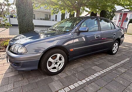 Toyota Avensis 1.6 linea terra