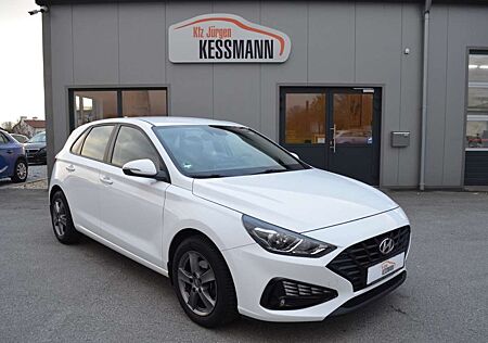 Hyundai i30 1.5 Pure Sitzhzg PDC Tempomat Alu's