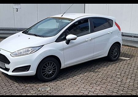 Ford Fiesta Trend Alufelgen Sitzheizung Bremsen Neu