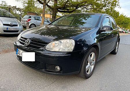 VW Golf Volkswagen V Lim. United