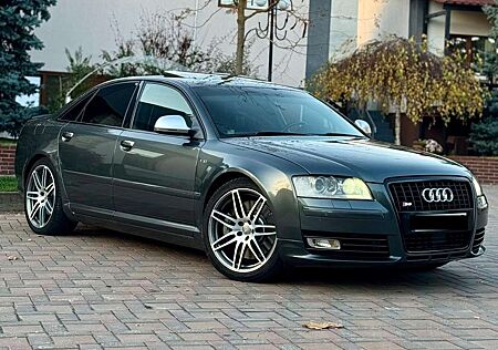 Audi S8 5.2 FSI quattro
