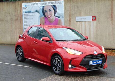 Toyota Yaris 1.5 Hybrid Team D - R.Kam - Alu - T.omat - Garanti