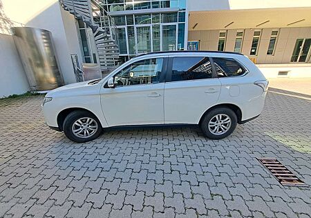 Mitsubishi Outlander 2.2 DI-D 2WD Invite
