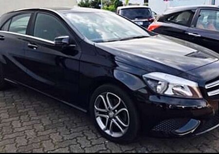 Mercedes-Benz A 180 (BlueEFFICIENCY) 7G-DCT Urban