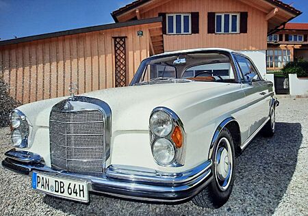 Mercedes-Benz 220