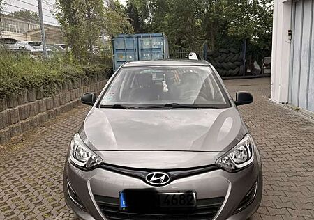 Hyundai i20 5 Star*Allwetterreifen*
