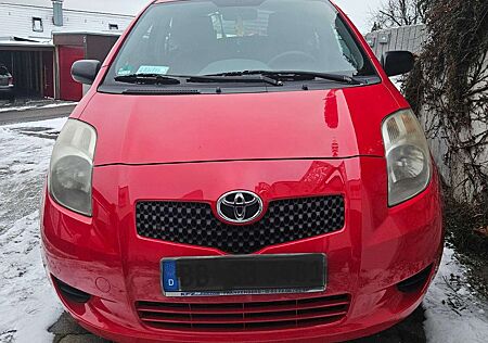 Toyota Yaris 1.0 VVT-i Cool