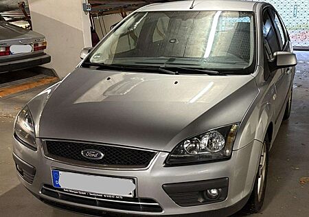 Ford Focus Fließheck 5-Türer 1.6 Ti-VCT Sport