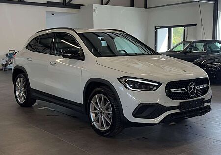 Mercedes-Benz GLA 200 4MOTION MB-LED+WIDE+HuD+MEMO+360°+DISTR+