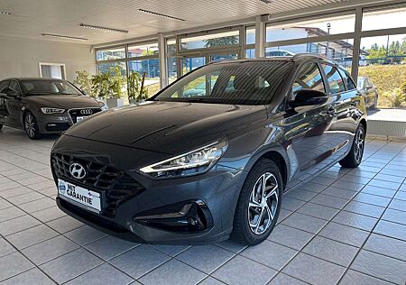 Hyundai i30 cw Intro Edition *LED*1-Hand*AHK*NAVI*PANO*