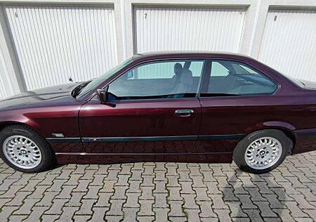 BMW 325 Ci Coupe im M-Look und Top-Ausstattung