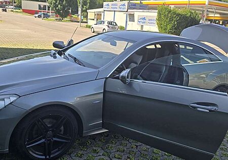 Mercedes-Benz E 250 gebraucht kaufen Mercedes-Benz E 250 CGI Coupe BlueEFFICIENCY Automatik Avantgarde