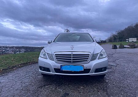 Mercedes-Benz E 220 CDI DPF BlueEFFICIENCY Automatik