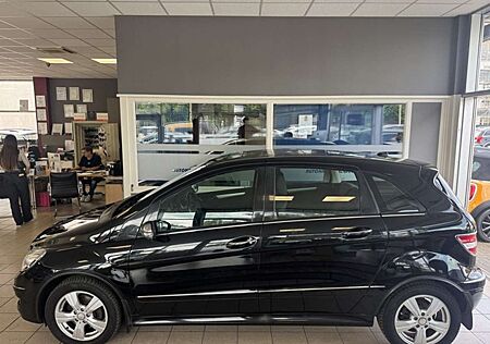 Mercedes-Benz B 200 Automatik Sportpaket T-Leder Navi PDC