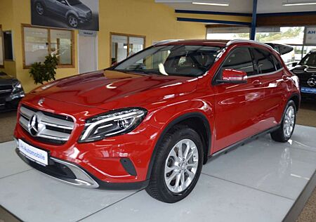 Mercedes-Benz GLA 200 AUTOMATIK / XENON / NAVI / LEDER / PDC