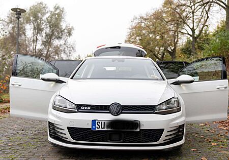 VW Golf GTE Volkswagen Golf GTD Vll Limousine DSG