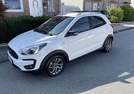 Ford Ka /+ Active, Heckscheibenheizung, 9.800 Km, viele Extra