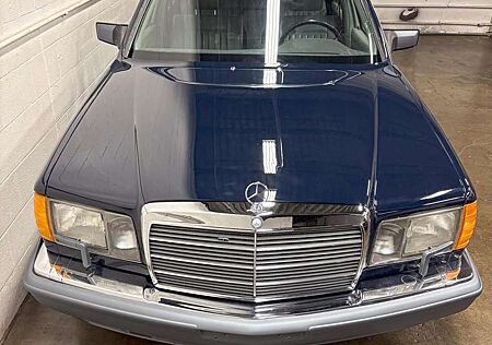 Mercedes-Benz 560 SEL