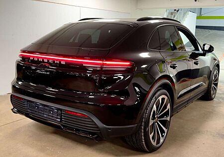 Porsche Macan 4 DESIGNPACK 22ZOLL TRÜFFEL INT PANO FULL!