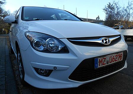 Hyundai i30 Garantie Tüv neu Sitzheizung Klima 2 x Reifen