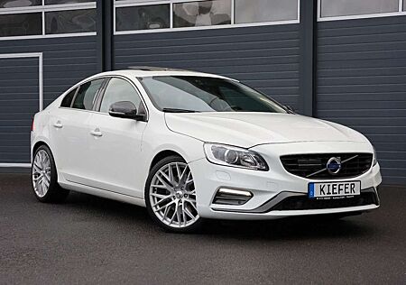 Volvo V60 3.0L T6 AWD R-DESIGN/ACC/4xSHZ/LHZ/KAMERA/19