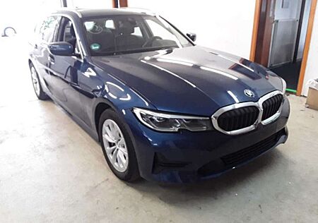 BMW 330 e Advantage*Laser*HUD*AHK*Navi*Cockpit*SHZ