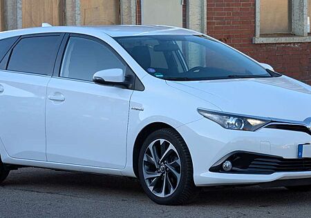 Toyota Auris 1.8 Hybrid Design Edition