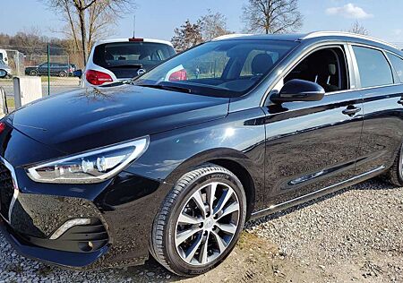 Hyundai i30 cw YES! Plus- LED* Navi* AHK* 8xAlus*2.Hand*