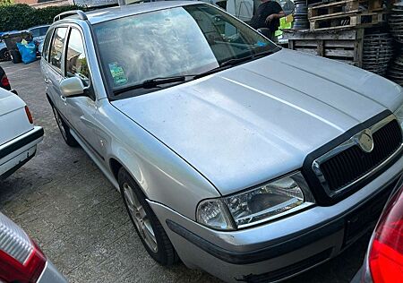 Skoda Octavia Combi Ambiente AHK,KLIMA,TÜV