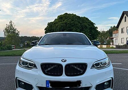 BMW 220i 220 Coupe Sport-Aut. M Sport 8-fachbereift