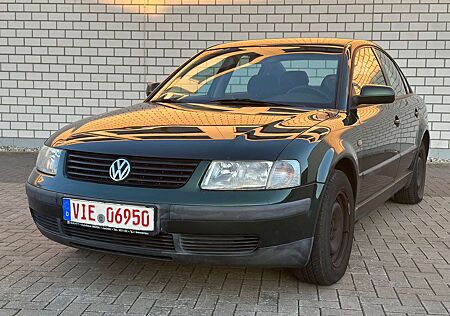 VW Passat Volkswagen 1.6 Comfortline Klima, TÜV NEU!