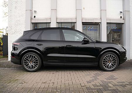 Porsche Cayenne PLATINUM-LUFTF.-PANO-HEAD UP-BOSE-21"RS