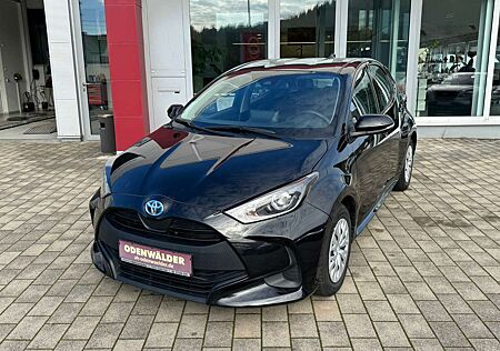 Toyota Yaris 1.5 VVT-i Navi Klimaautomatik Abstandstempomat