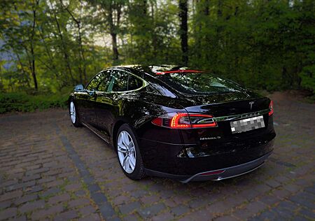 Tesla Model S 70 FREE Supercharger & Autopilot