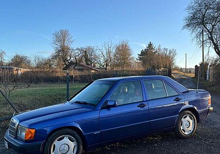Mercedes-Benz 190 E 2.3 Avantgarde azzurro