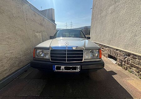 Mercedes-Benz E 260