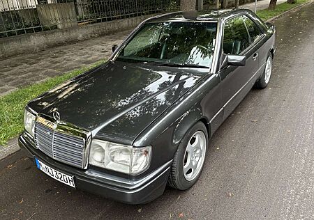 Mercedes-Benz Baureihe 124 320 CE