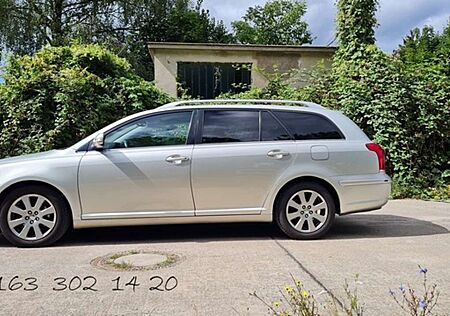 Toyota Avensis COMBI 1.8 +1.HAND KLIMA +AHK+SHZ +TÜVNEU