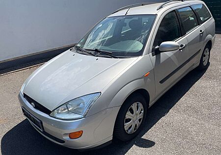 Ford Focus 1.8 Turnier Klima 8 fach bereift