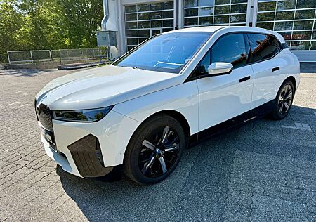 BMW iX xDrive40, Laser, AHK, Driving Ass, Prem. Selection