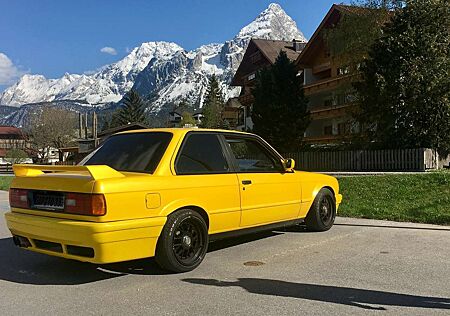 BMW 525 E30 / restauriert & neuer Motor