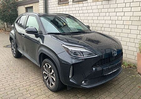 Toyota Yaris Cross Hybrid FWD Black&White