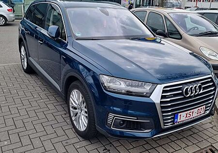Audi e-tron Q7 3,0