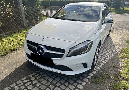Mercedes-Benz A 180 SCORE!