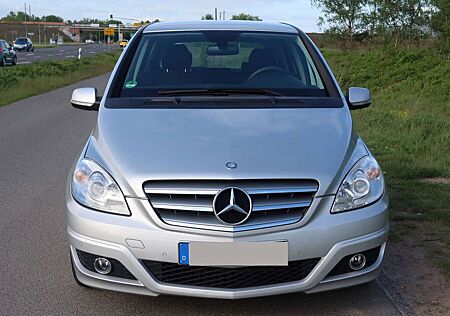 Mercedes-Benz B 180 B-Klasse Rentnerfahrzeug scheckheftgepflegt